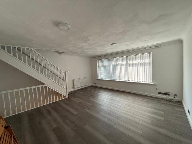 5 bedroom terraced house to rent
