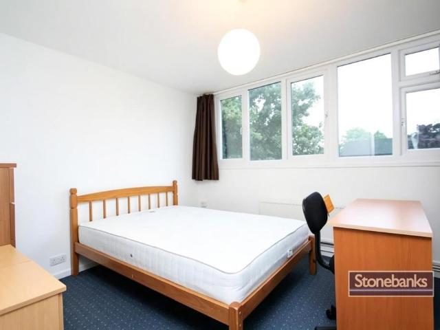 5 bedroom terraced house to rent