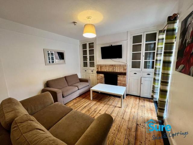 5 bedroom terraced house to rent