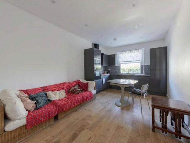 5 bedroom terraced house to rent