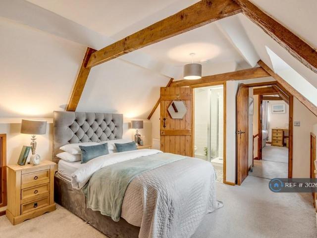 5 bedroom terraced house to rent