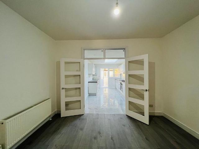 5 bedroom terraced house to rent