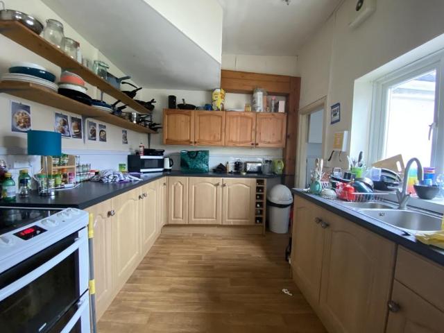 5 bedroom terraced house to rent