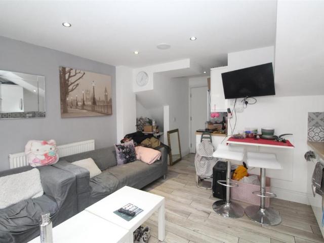 5 bedroom house to rent