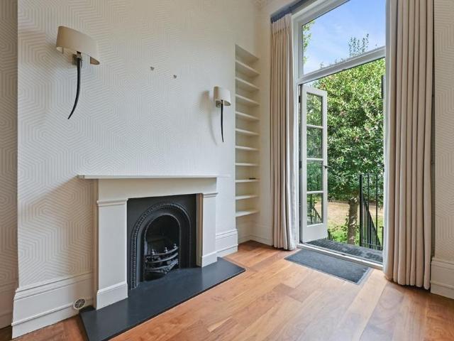 5 bedroom terraced house to rent