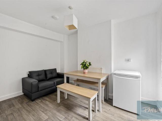 5 bedroom terraced house to rent