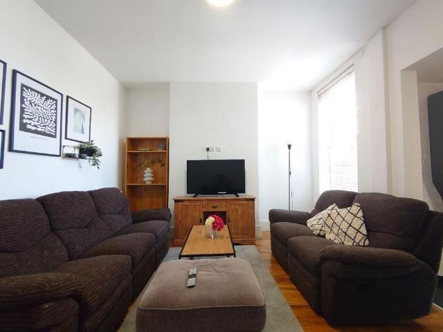 5 bedroom terraced house to rent