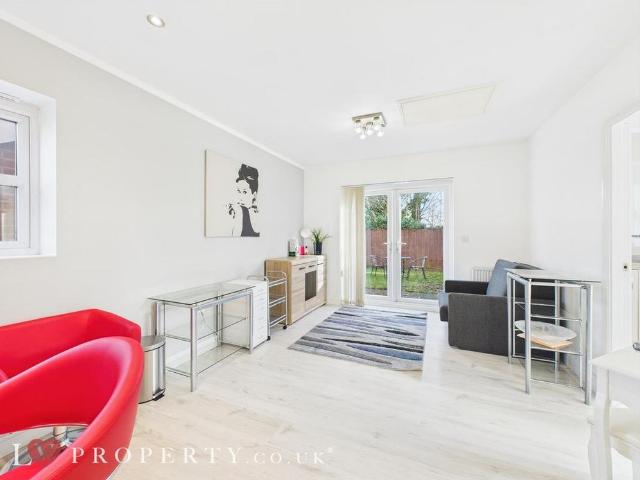 5 bedroom terraced house to rent