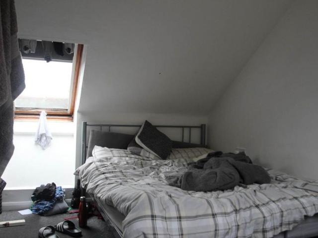 5 bedroom terraced house to rent