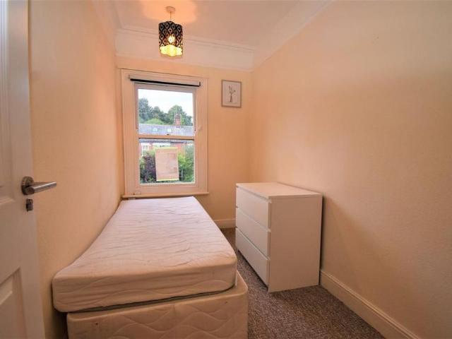 5 bedroom terraced house to rent