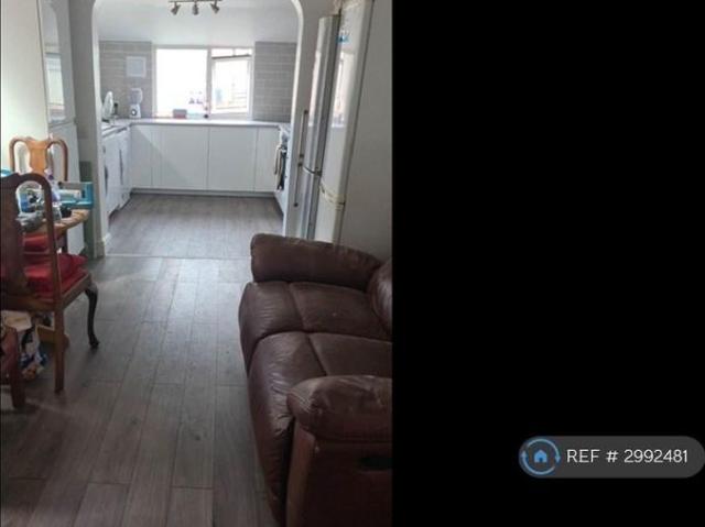 5 bedroom terraced house to rent