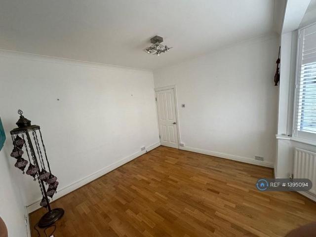5 bedroom terraced house to rent