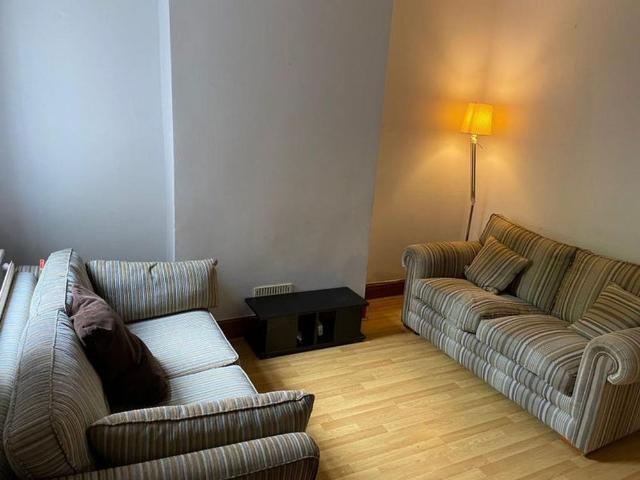 5 bedroom terraced house to rent