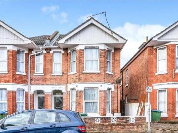 5 bedroom terraced house to rent