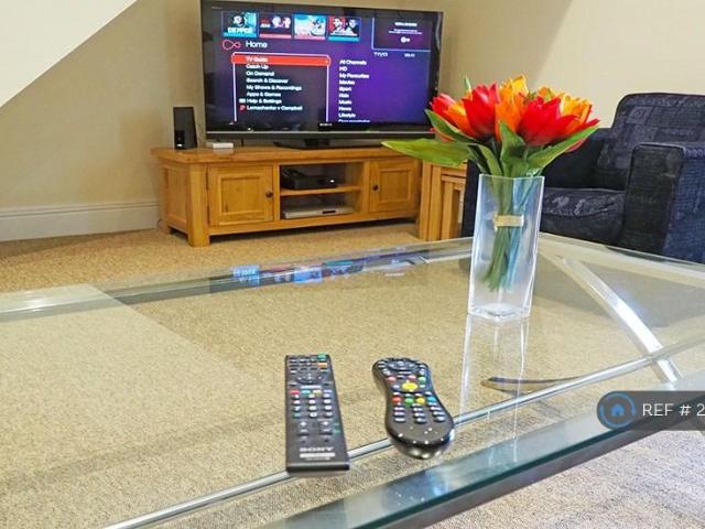 5 bedroom terraced house to rent