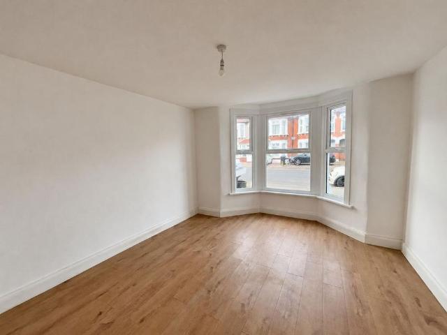 5 bedroom terraced house to rent