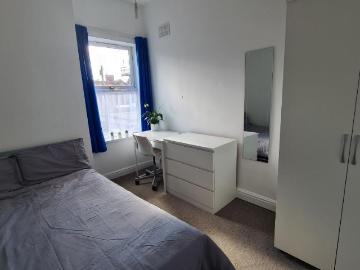 5 bedroom terraced house to rent