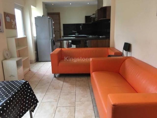 5 bedroom terraced house to rent