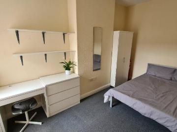 5 bedroom terraced house to rent