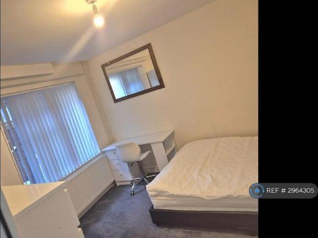 5 bedroom terraced house to rent