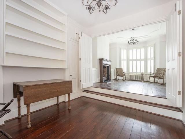 5 bedroom terraced house to rent