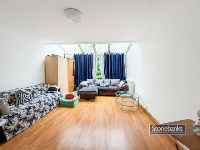 5 bedroom terraced house to rent