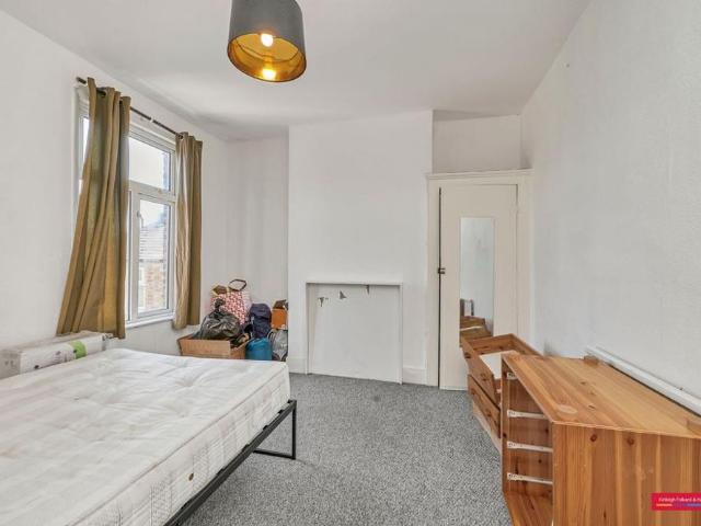 5 bedroom terraced house to rent