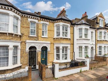 5 bedroom terraced house to rent