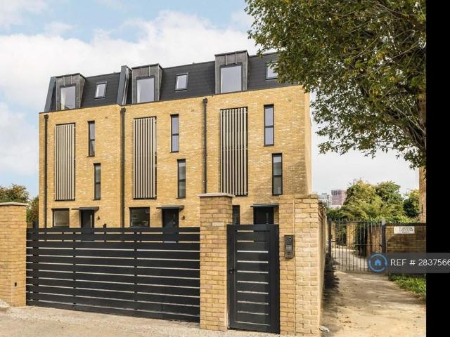 5 bedroom terraced house to rent