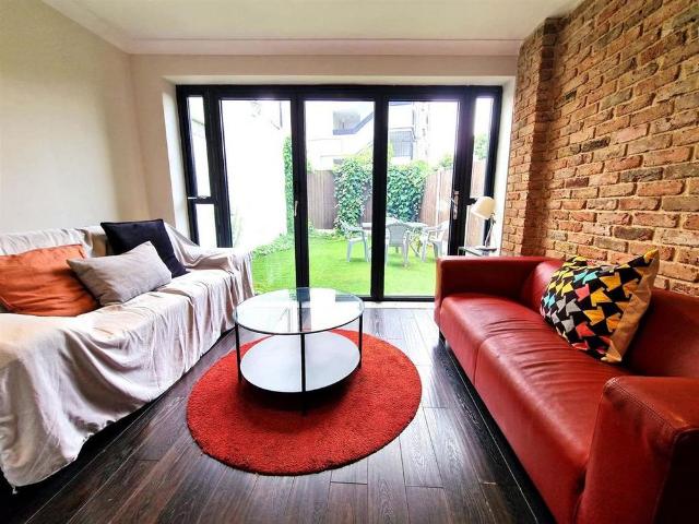 5 bedroom terraced house to rent
