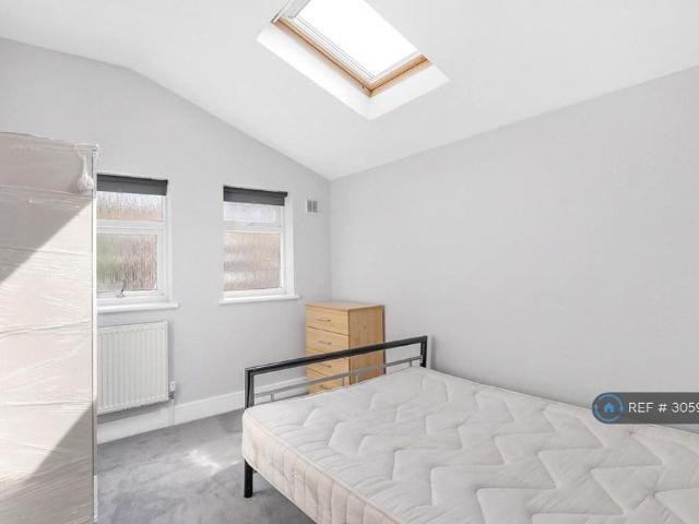 5 bedroom terraced house to rent