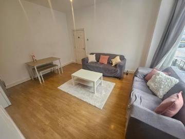 5 bedroom terraced house to rent