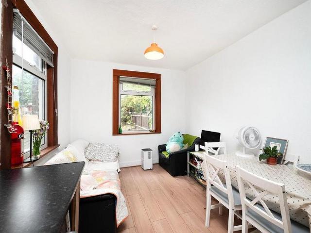 5 bedroom terraced house to rent