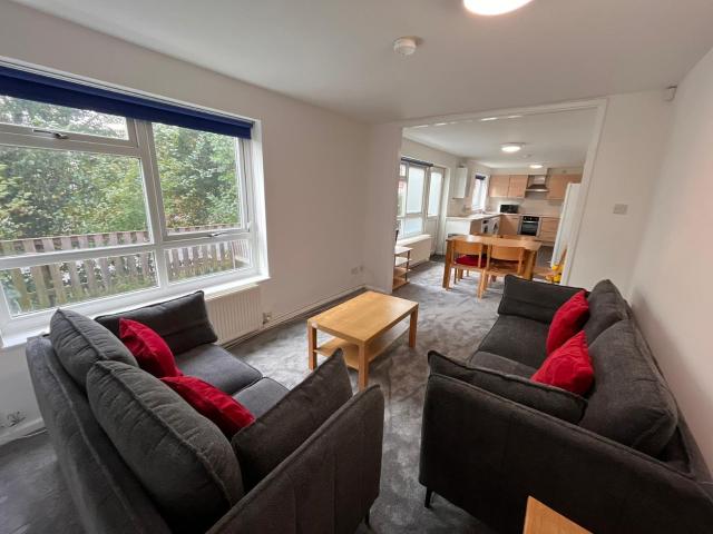 5 bedroom terraced house to rent
