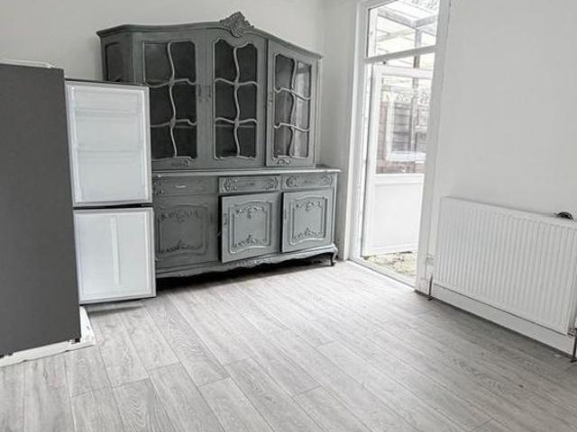 5 bedroom terraced house to rent