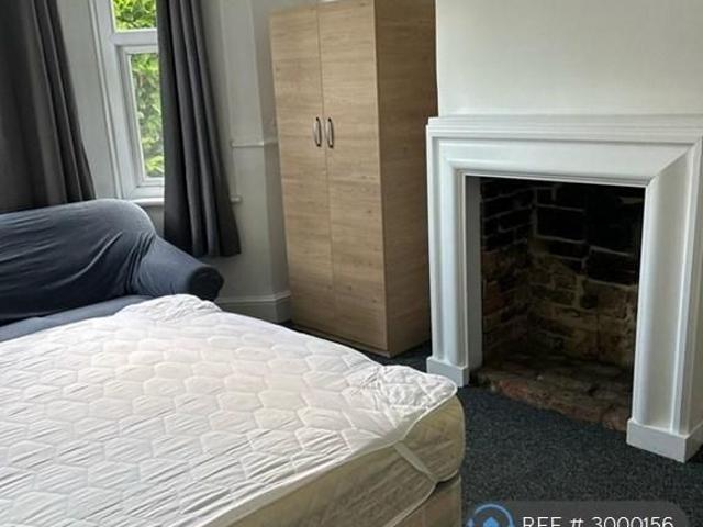 5 bedroom terraced house to rent