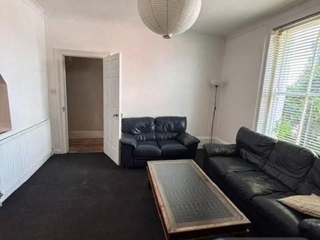 5 bedroom terraced house to rent