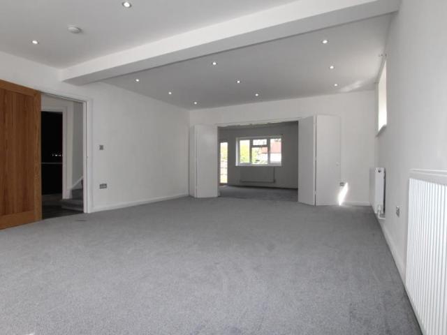 5 bedroom terraced house to rent