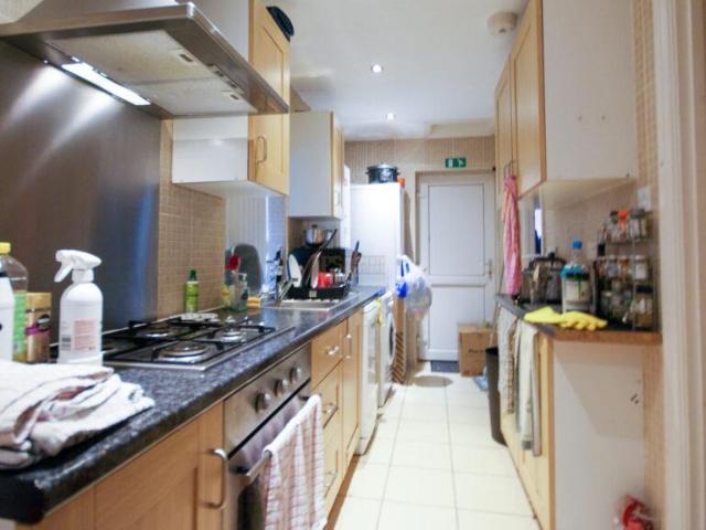 5 bedroom terraced house to rent