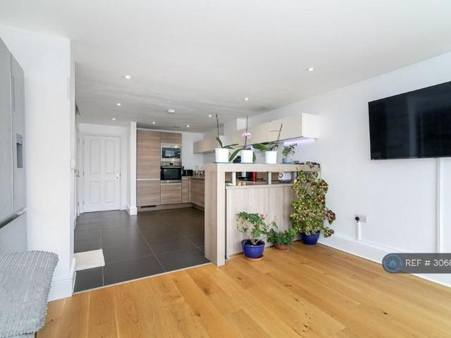 5 bedroom terraced house to rent
