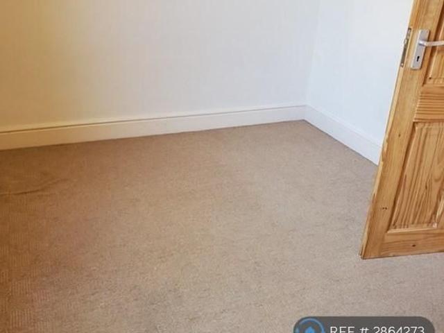 5 bedroom terraced house to rent