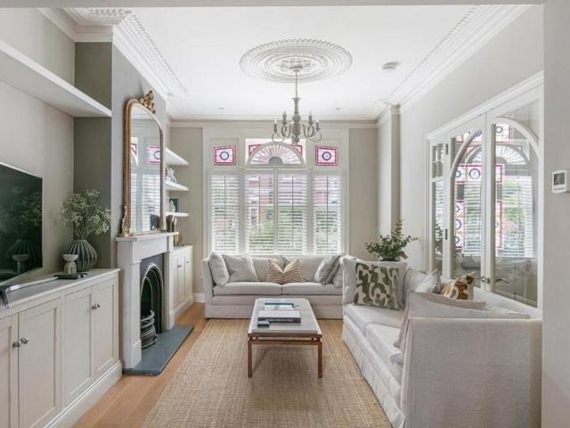 5 bedroom terraced house to rent