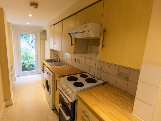 5 bedroom terraced house to rent