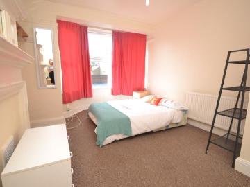 5 bedroom terraced house to rent