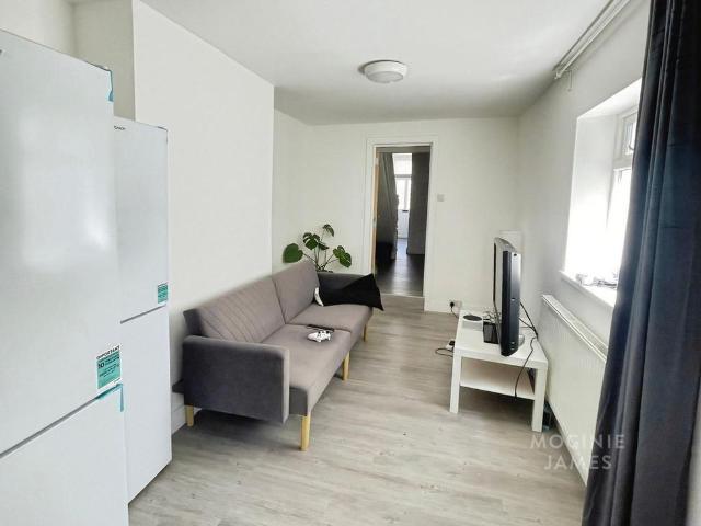 5 bedroom terraced house to rent