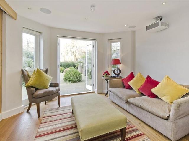 5 bedroom terraced house to rent