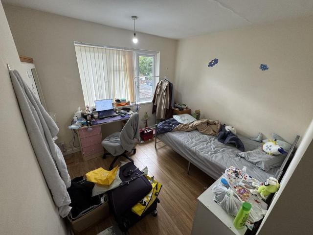 5 bedroom terraced house to rent
