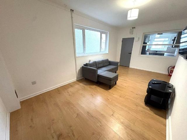 5 bedroom terraced house to rent