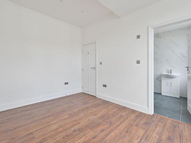 5 bedroom terraced house to rent