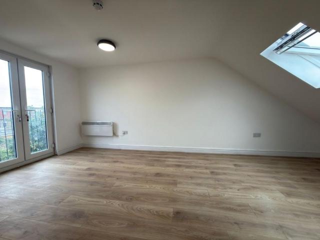 5 bedroom terraced house to rent